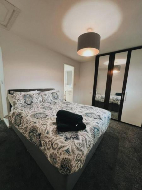 Stunning 3-Bed House in Oldbury